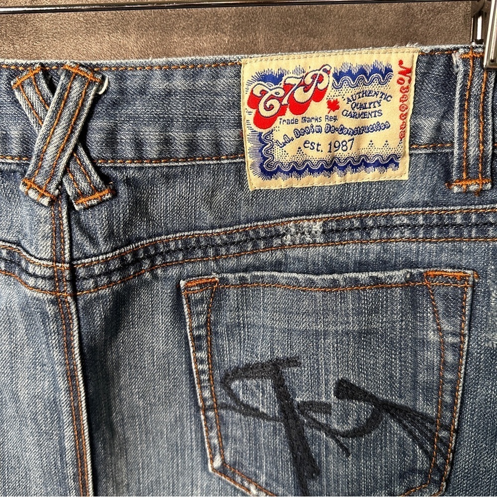 Chip & Pepper Oceanside Denim Mini Skirt Low Rise Raw Hem Medium Wash Jrs 9 Y2K - Picture 9 of 12